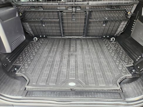 Used 2020 Land Rover Defender 110 First Edition image 32