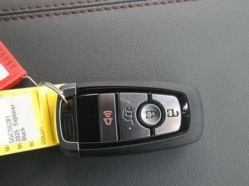 New 2025 Ford Explorer Active image 17