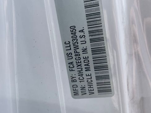 Used 2023 Jeep Wrangler Sahara w/ Cold Weather Group image 33