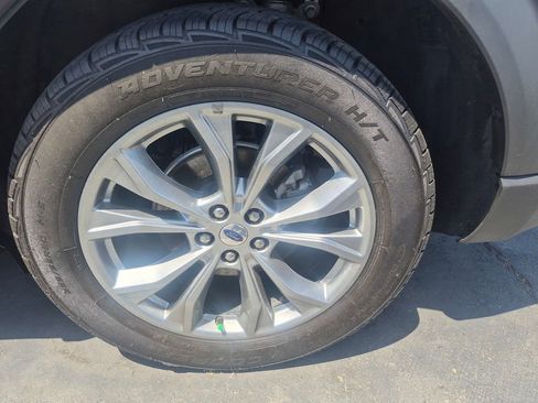 Used 2022 Ford Explorer Limited w/ Equipment Group 301A AWD/4WD image 11