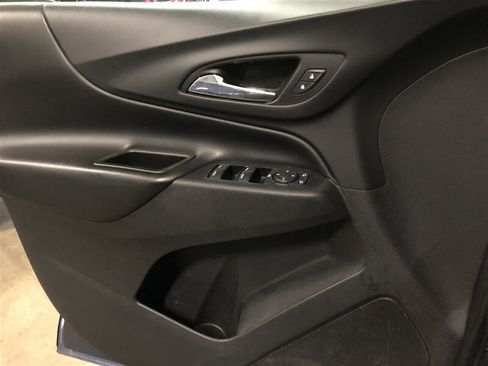 Used 2018 Chevrolet Equinox LT image 14