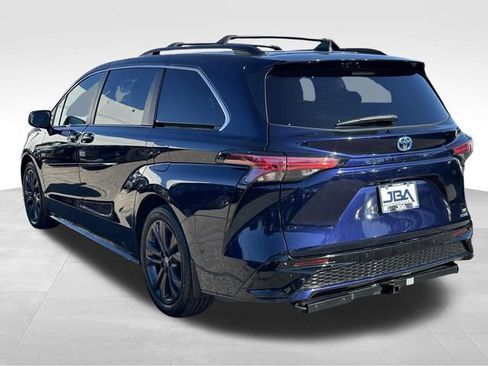Used 2022 Toyota Sienna XSE image 24