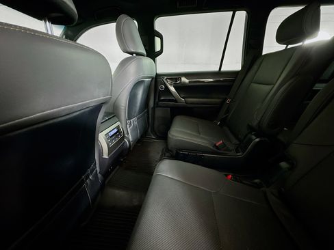 Used 2022 Lexus GX 460 Premium w/ Accessory Package image 24