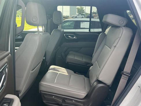 Used 2022 GMC Yukon SLT w/ SLT Luxury Package RWD image 11