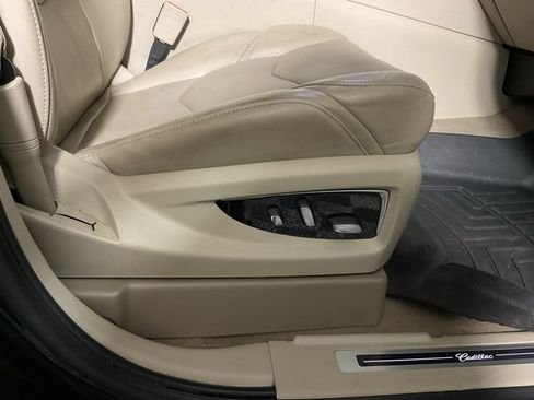 Used 2019 Cadillac Escalade Luxury AWD/4WD image 39
