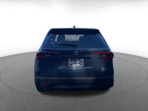 Used 2025 Toyota Grand Highlander XLE image 12