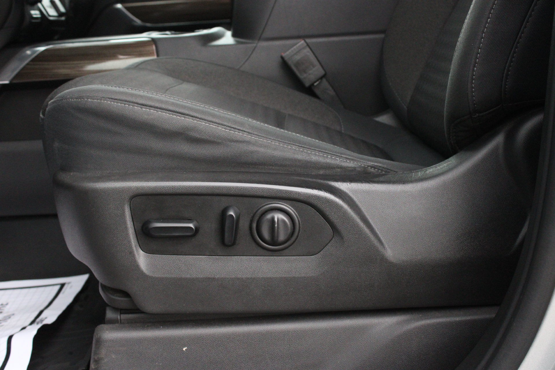 Used 2020 Chevrolet Silverado 1500 RST AWD/4WD image 14