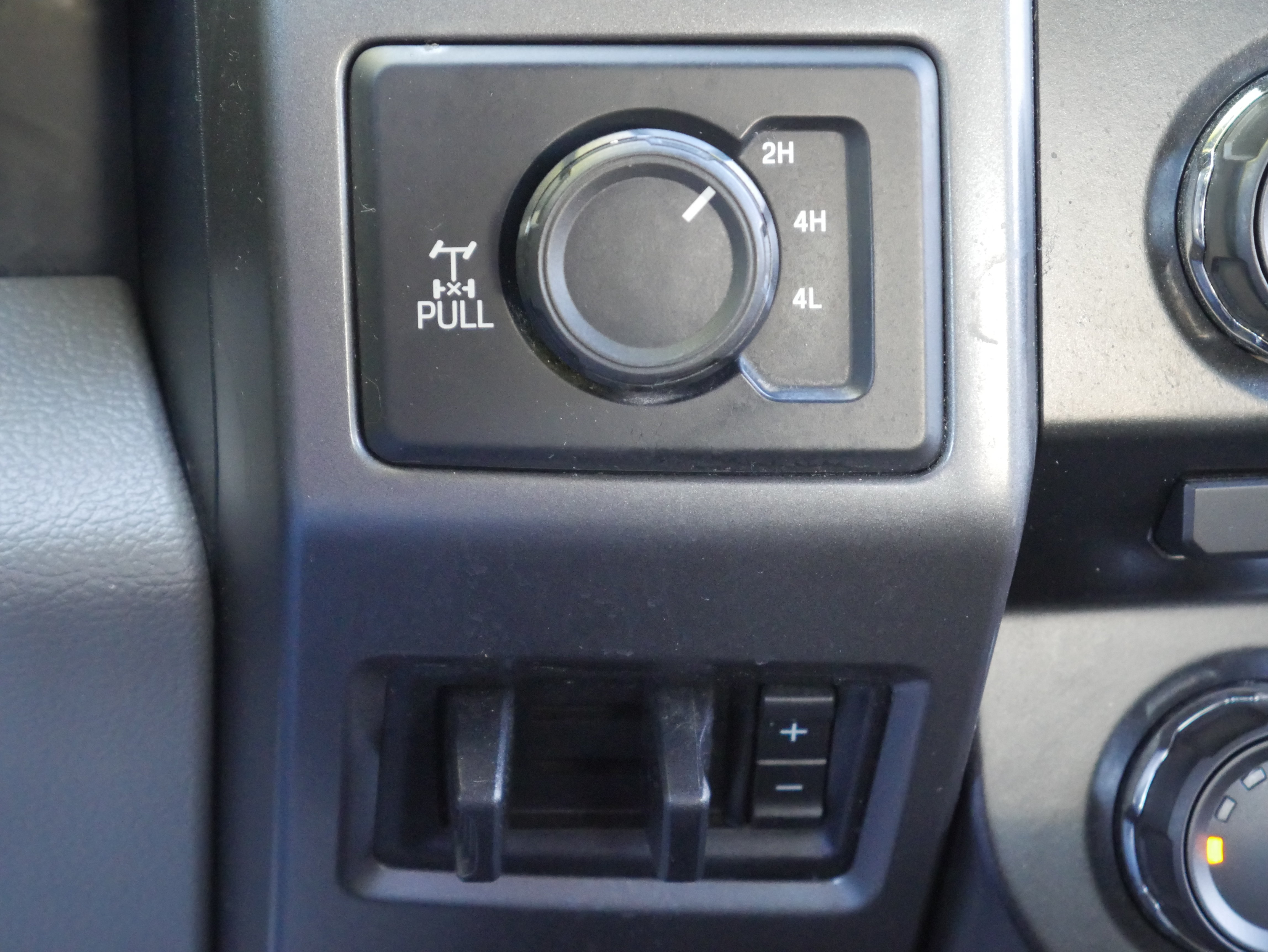 Used 2017 Ford F250 XLT w/ XLT Premium Package AWD/4WD image 9
