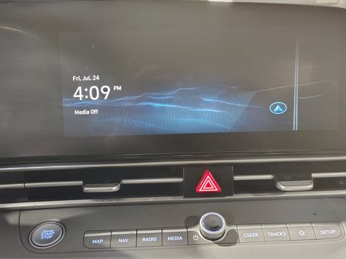 Used 2023 Hyundai Elantra SEL w/ Convenience Package FWD image 10