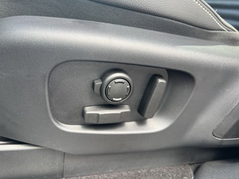 New 2025 Land Rover Discovery S image 25