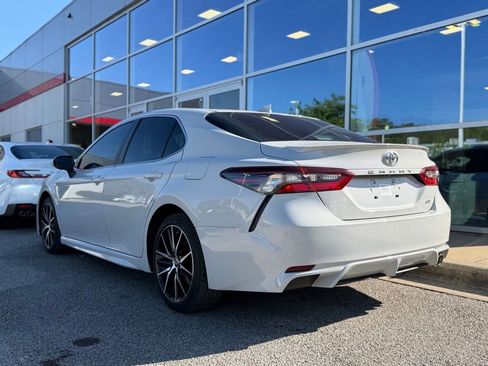 Used 2024 Toyota Camry SE image 2