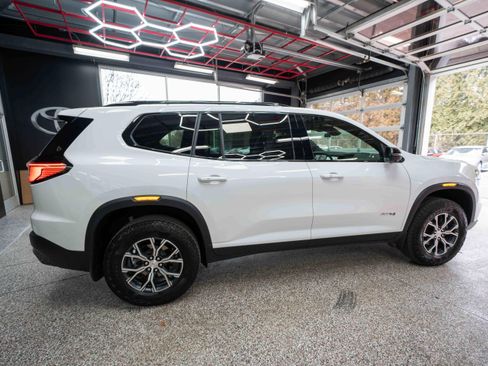 Used 2024 GMC Acadia AT4 w/ Luxury Package image 4