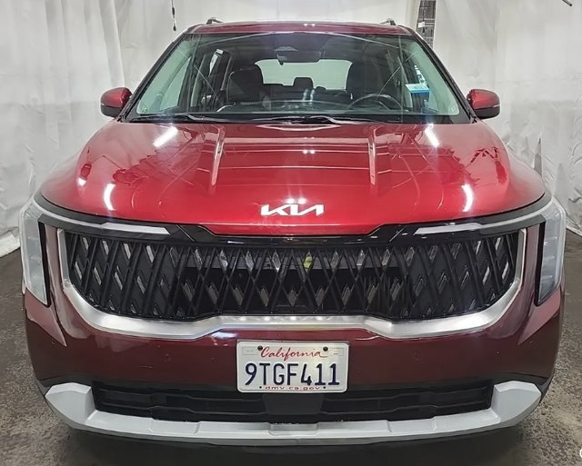 Used 2025 Kia Carnival EX FWD image 2