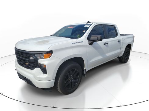 Used 2024 Chevrolet Silverado 1500 Custom RWD image 3