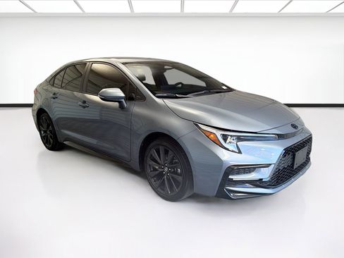Used 2025 Toyota Corolla SE FWD image 3