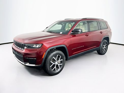 Used 2023 Jeep Grand Cherokee L Limited image 3