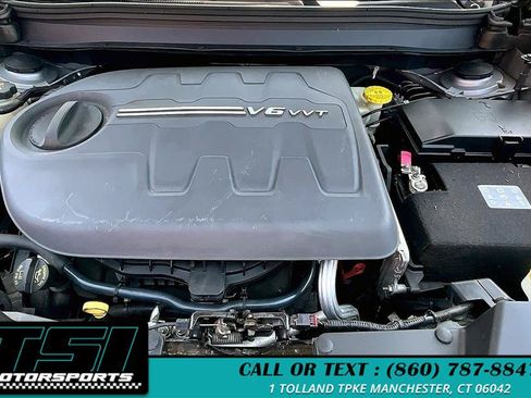 Used 2017 Jeep Cherokee Overland AWD/4WD image 10