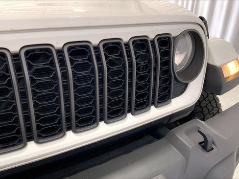 Used 2024 Jeep Gladiator Sport AWD/4WD image 7