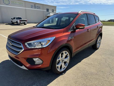 Used 2019 Ford Escape Titanium image 1