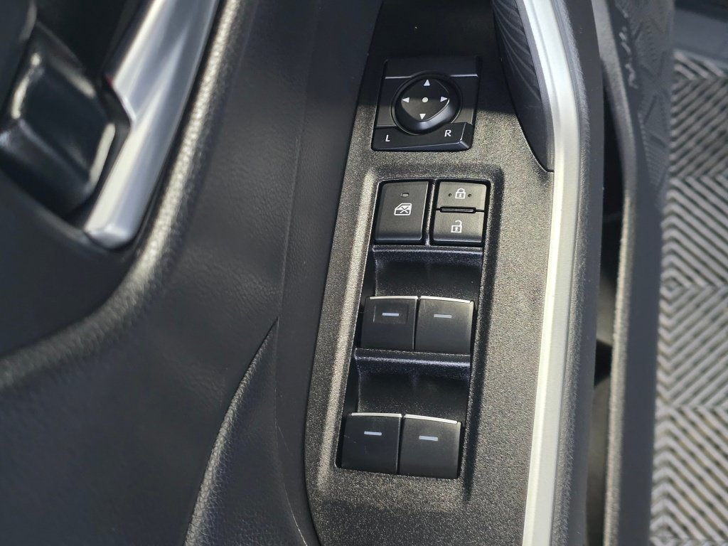 Used 2025 Toyota RAV4 XLE AWD/4WD image 20