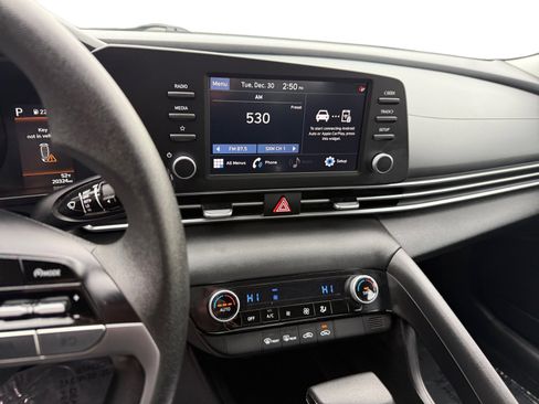 Used 2023 Hyundai Elantra SEL image 12