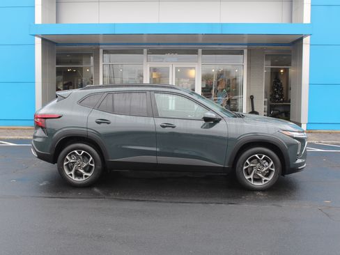 New 2026 Chevrolet Trax LT w/ Driver Confidence Package image 3