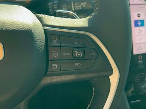 Used 2024 Jeep Grand Cherokee Limited w/ Black Appearance Package AWD/4WD image 21