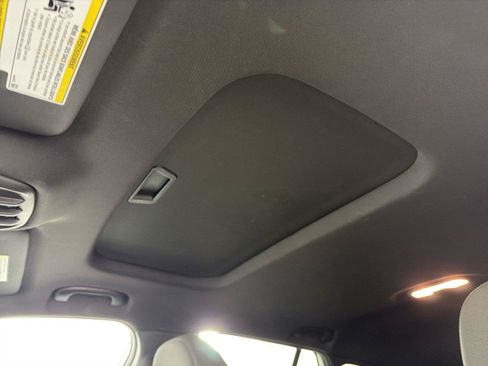 Used 2024 Chevrolet Trax RS w/ Sunroof Package FWD image 31