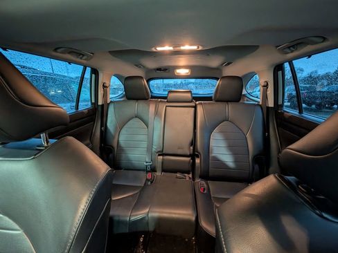 Used 2020 Toyota Highlander XLE image 9