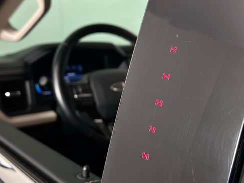 Used 2023 Ford Expedition Platinum image 12