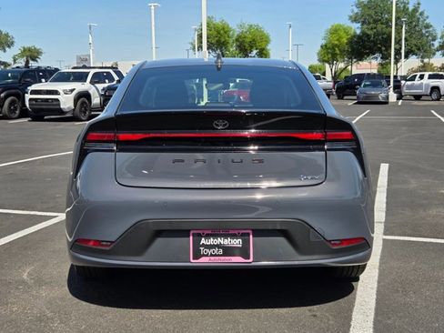 Used 2024 Toyota Prius LE image 7