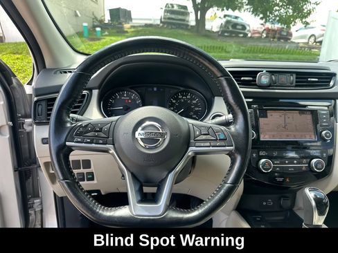 Used 2020 Nissan Rogue Sport SL FWD image 14