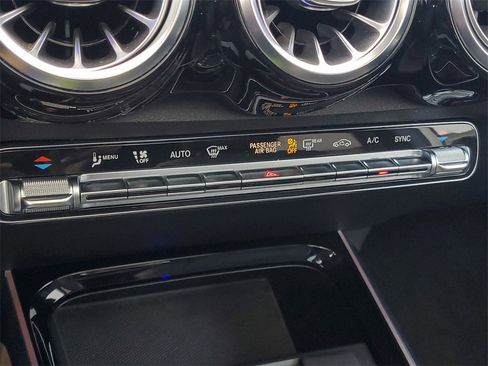 Used 2021 Mercedes-Benz GLB 250 4MATIC w/ Premium Package image 22