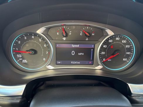 Used 2020 Chevrolet Traverse LT image 12