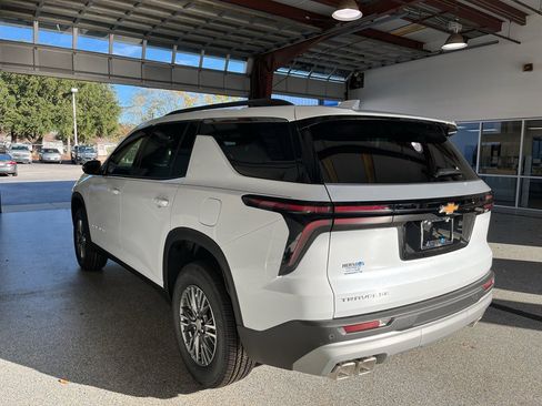 New 2026 Chevrolet Traverse LT w/ LPO, Floor Liner Package image 5