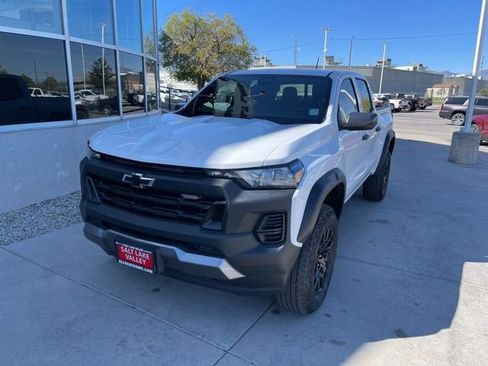Used 2025 Chevrolet Colorado Trail Boss AWD/4WD image 2