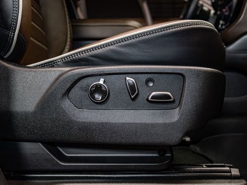 Used 2025 GMC Yukon Denali Ultimate image 27