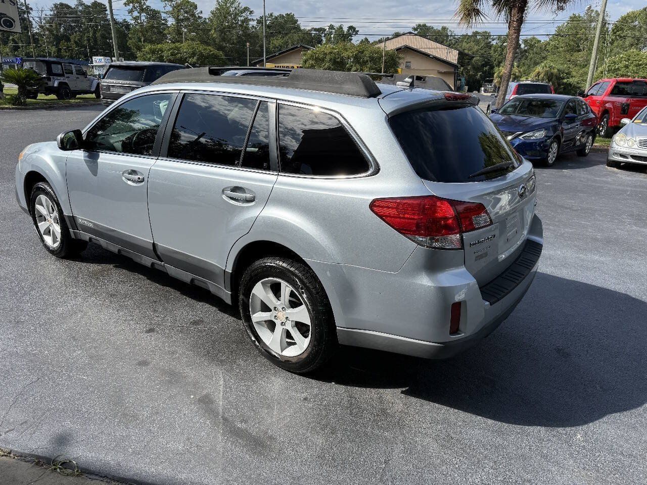 Used 2014 Subaru Outback 2.5i Premium w/ Moonroof Package AWD/4WD image 5