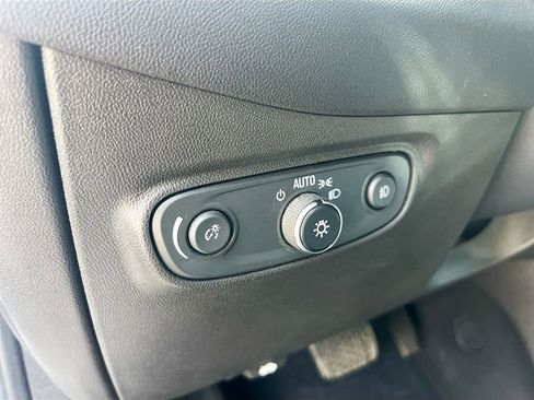 Used 2020 Chevrolet Equinox Premier FWD image 10