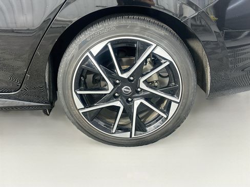Used 2025 Nissan Sentra SR FWD image 11