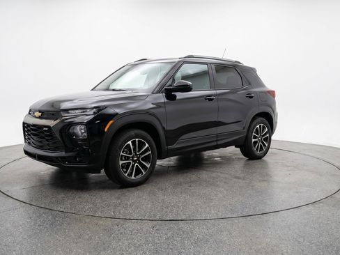 Used 2025 Chevrolet TrailBlazer LT FWD image 3