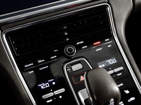 Used 2021 Porsche Panamera image 26