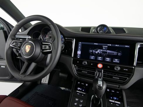 New 2026 Porsche Macan AWD/4WD image 30