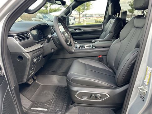 New 2024 Jeep Wagoneer Series III w/ Rear Seat Video Group 1 image 26