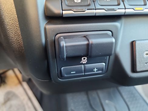 Used 2024 Chevrolet Silverado 2500 Custom w/ Custom Value Package image 16