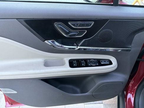 Certified 2023 Lincoln Corsair FWD image 11