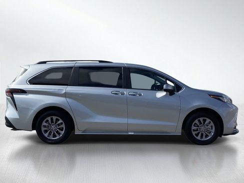 Certified 2023 Toyota Sienna XLE w/ XLE Plus Package FWD image 10