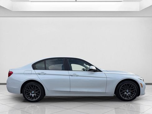 Used 2018 BMW 320i xDrive Sedan AWD/4WD image 6