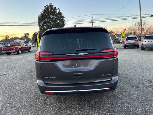 Used 2021 Chrysler Pacifica Touring-L image 23