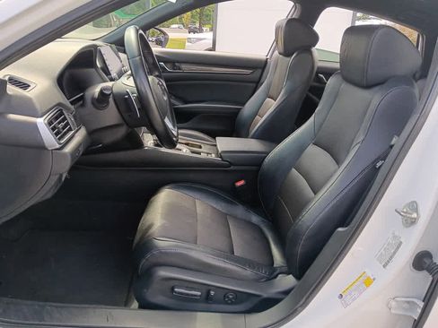 Used 2018 Honda Accord Sport image 10